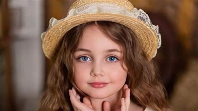 اعتقدت الأم أنها مجرد بثرة لكن عندما فتح الطبيب وسحبها 