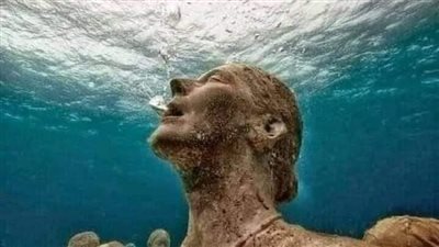 كانت بنت نبي الله لوط تأخذ الماء من النهر على اطراف المدينه