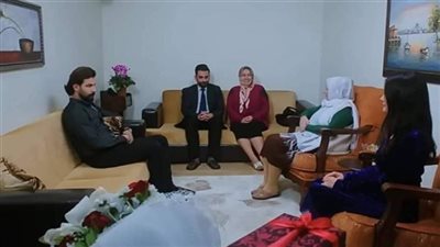 تقول آنا اصبح عمري 40 عام اكملت دراستي ولم يتقدم آحد لخطبتي كنت متوسطة الجمال فجآة اتت خالتي