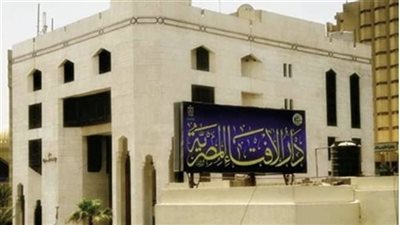 إذا قام رجل بالجمlع مع زوجته وهي في بداية حيضها دون أن يدري فما حكم ذالك؟
