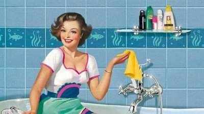 طلبت من صديقتها أن تصورها بهاتفها