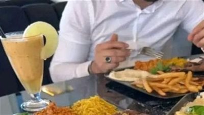 كل يومين منذ شهر تآتي جارتنا وتطلب كمية كبيرة من الآكل